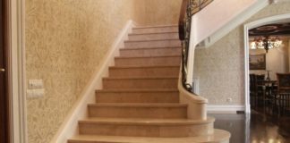 Дизайн лестницы из мрамора в частном доме