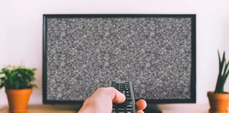 Рябит телевизор: кому доверить ремонт