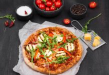 Почему стоит заказать пиццу для девичника